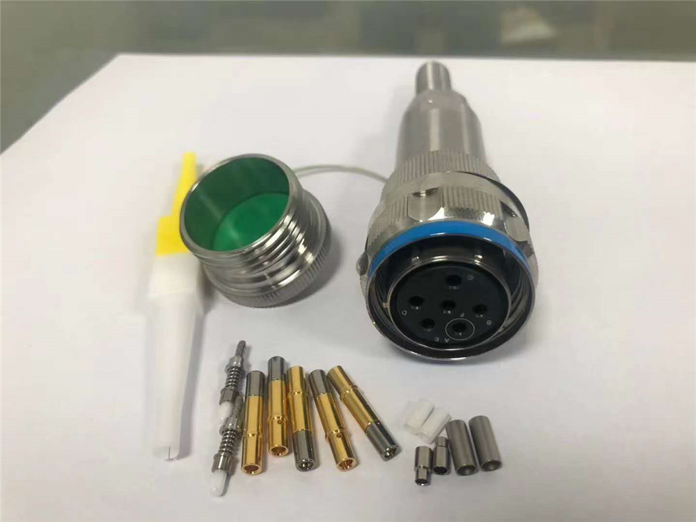光电混合2 + 4连接器2的光纤4功率20A连接器
